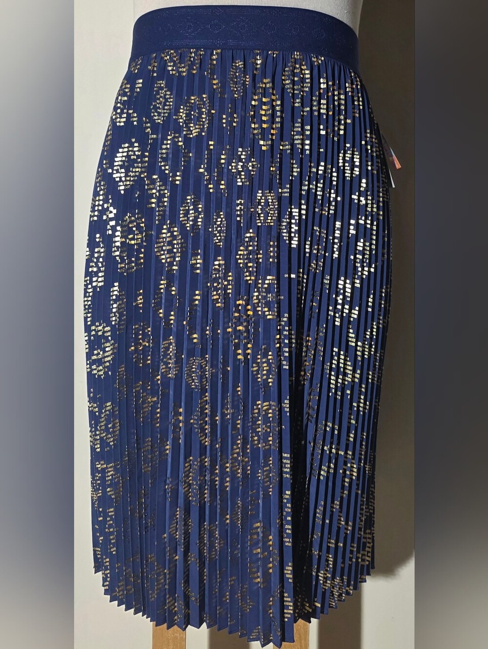 LuLaRoe Navy Blue Pleated Jill Skirt with Gold Accents (Size L)